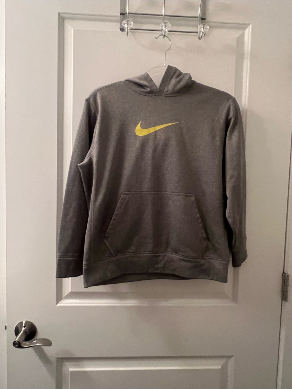 Nike Therma-FIT Boys Gray Hoodie Yellow Swoosh Size Large